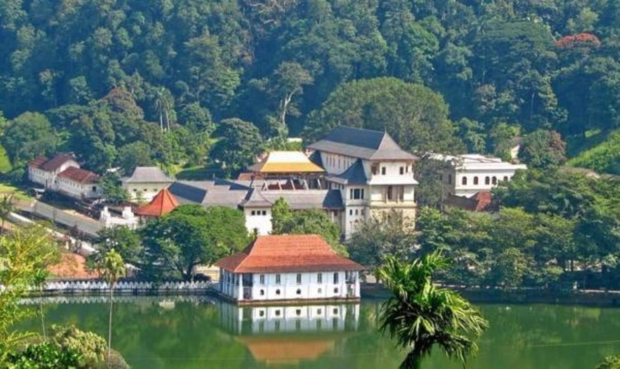 Medhani Kandy Exterior photo