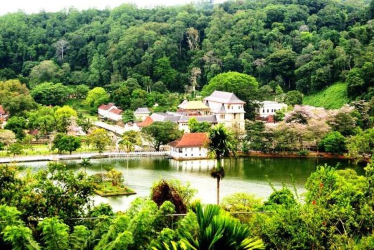 Medhani Kandy Exterior photo
